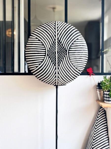 Grand Bouclier en bois ovale L 60 cm | Tribal Zulu | Noir & Blanc - Décoration murale africaine – Image 10