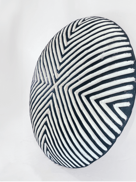 persecpectivie Bouclier Zulu | Bamiléké Ovale 50 cm de diamètre Noir & Blanc ||