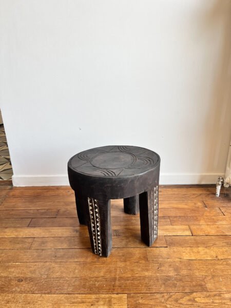 Bout de canapé Tabouret massif en bois "DOMY"  monoxyle- Table d'appoint- Table de chevet – Image 5