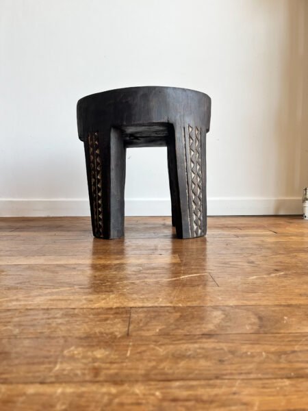 Bout de canapé Tabouret massif en bois "DOMY"  monoxyle- Table d'appoint- Table de chevet – Image 9