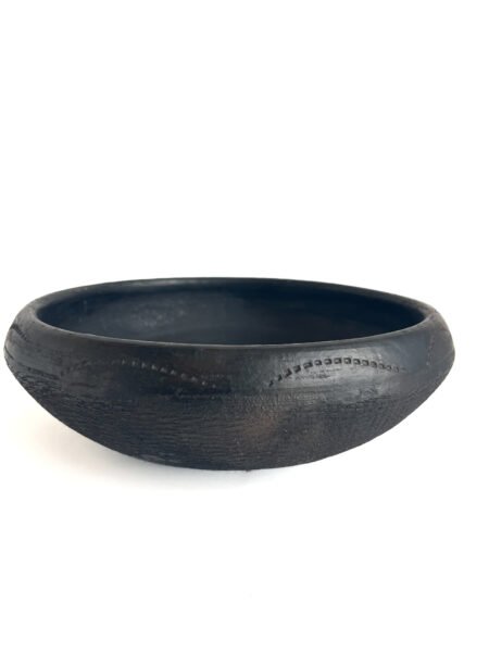 Plat Abron "Kânâh" noir en terre cuite fumée Ø 29cm profil