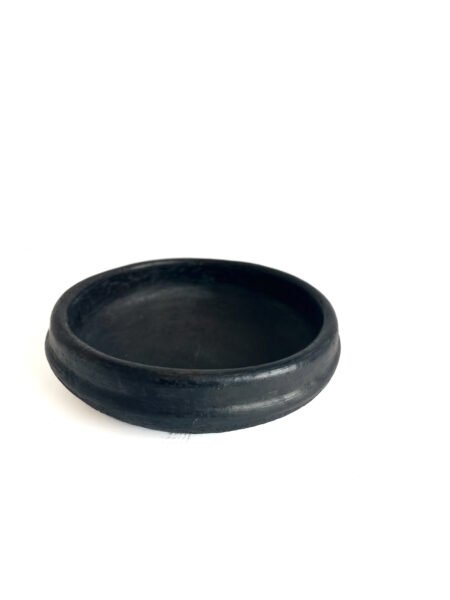 Plat Abron "Kânâh" en terre cuite fumée | Ø 23cm diamètre | Artisanat Abron, Côte d'Ivoire | Bol brut | Bol africain plat à fruit