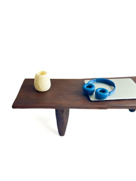 Banc ou table basse en bois massif – 110 cm – Design minimaliste & patine brute | Pièce unique, artisanat Côte d’Ivoire