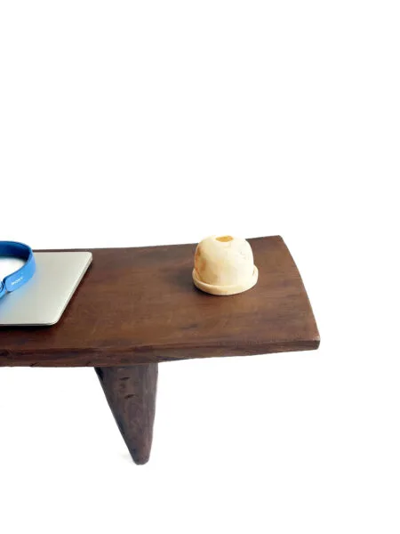 Banc ou table basse en bois massif – 110 cm – Design minimaliste & patine brute | Pièce unique, artisanat Côte d’Ivoire