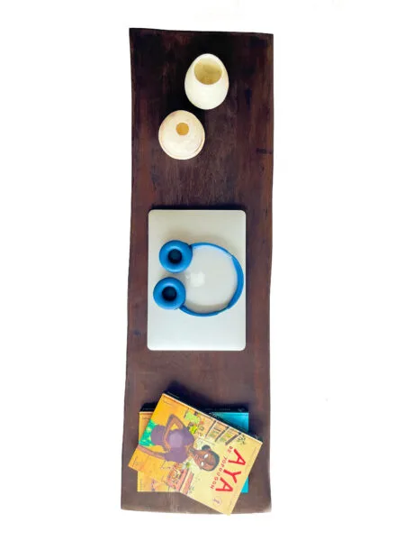 Banc ou table basse en bois massif – 110 cm – Design minimaliste & patine brute | Pièce unique, artisanat Côte d’Ivoire