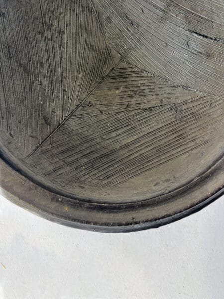 Ensemble 3 plats Abron “Kânâh” empilable | Ø 25-32-40 cm en terre cuite fumée intérieur striés – Image 8