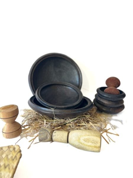 Ensemble 3 plats Abron “Kânâh” empilable | Ø 25-32-40 cm en terre cuite fumée intérieur striés – Image 7